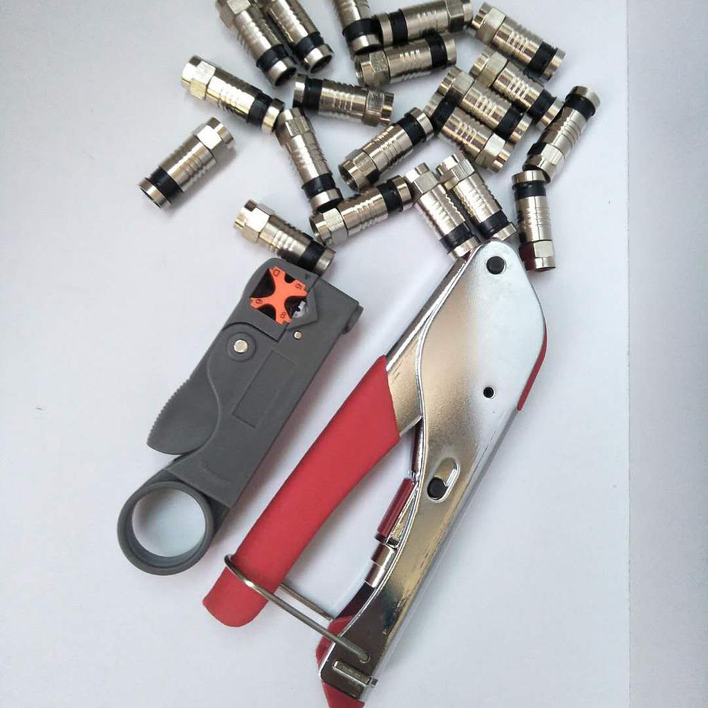 Kit 2 Alicates Pelacables Coaxial con 20 Conectores RG6 DM 30095